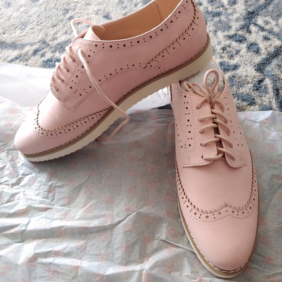 journey + crew Shoes - SOLD NWT Wingtip Casual Shoes, Blush, size 9